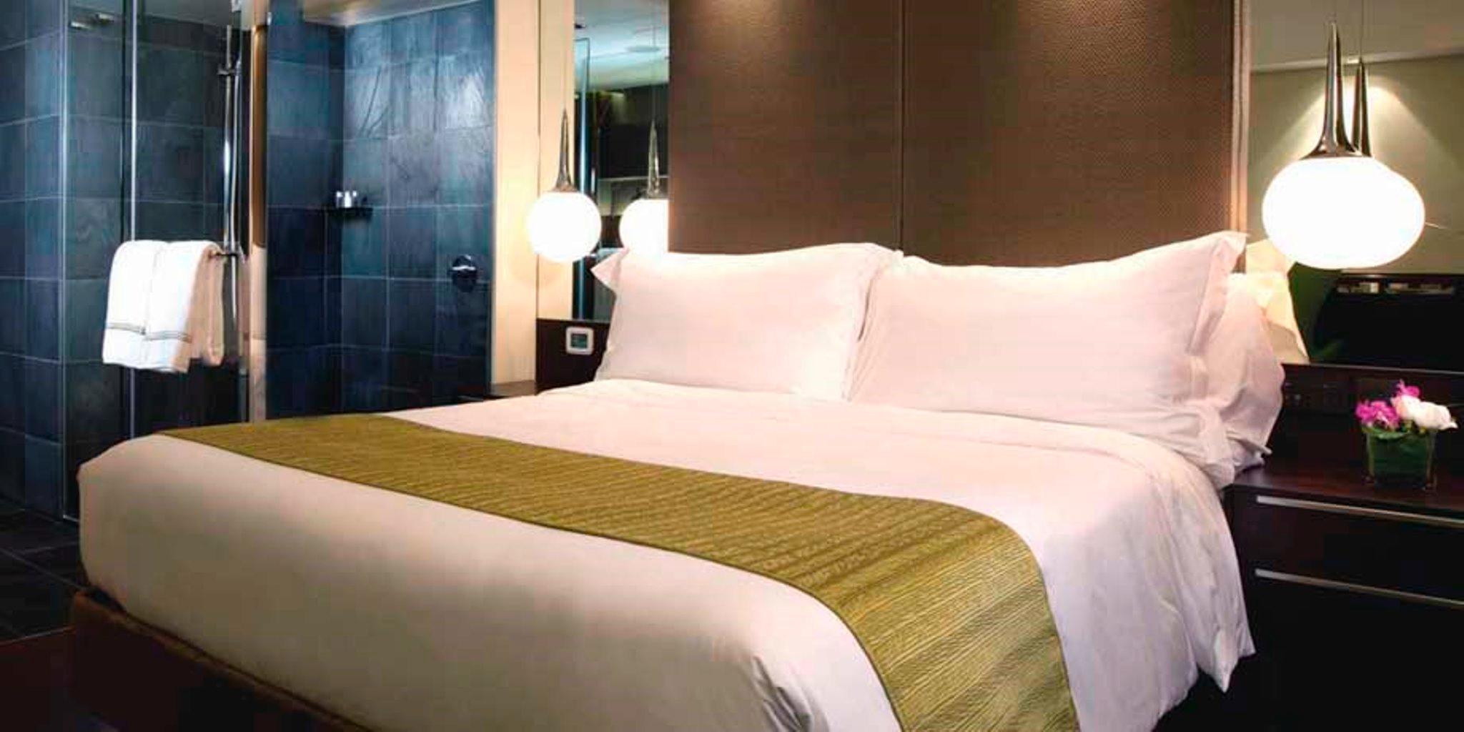 Отель The Mira Гонконг Экстерьер фото A bed runner