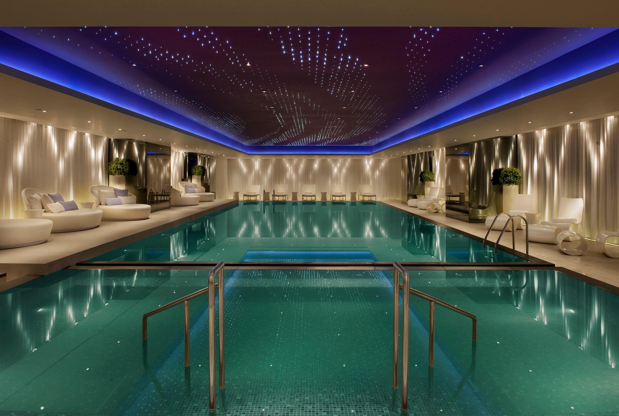 Отель The Mira Гонконг Экстерьер фото The pool at the Mandarin Oriental, Munich