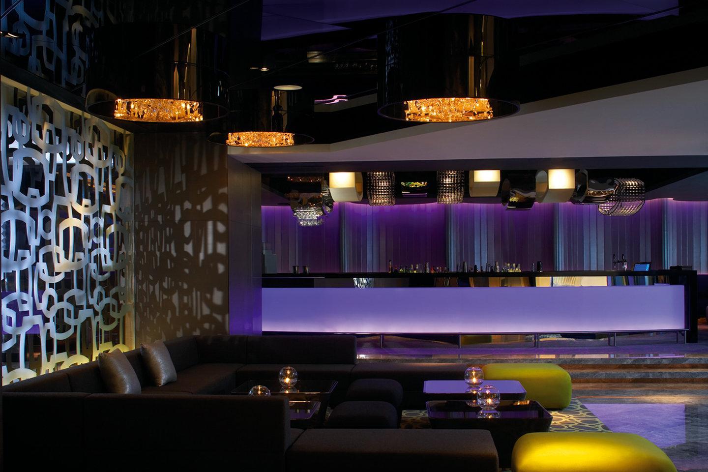 Отель The Mira Гонконг Интерьер фото The bar at the nightclub