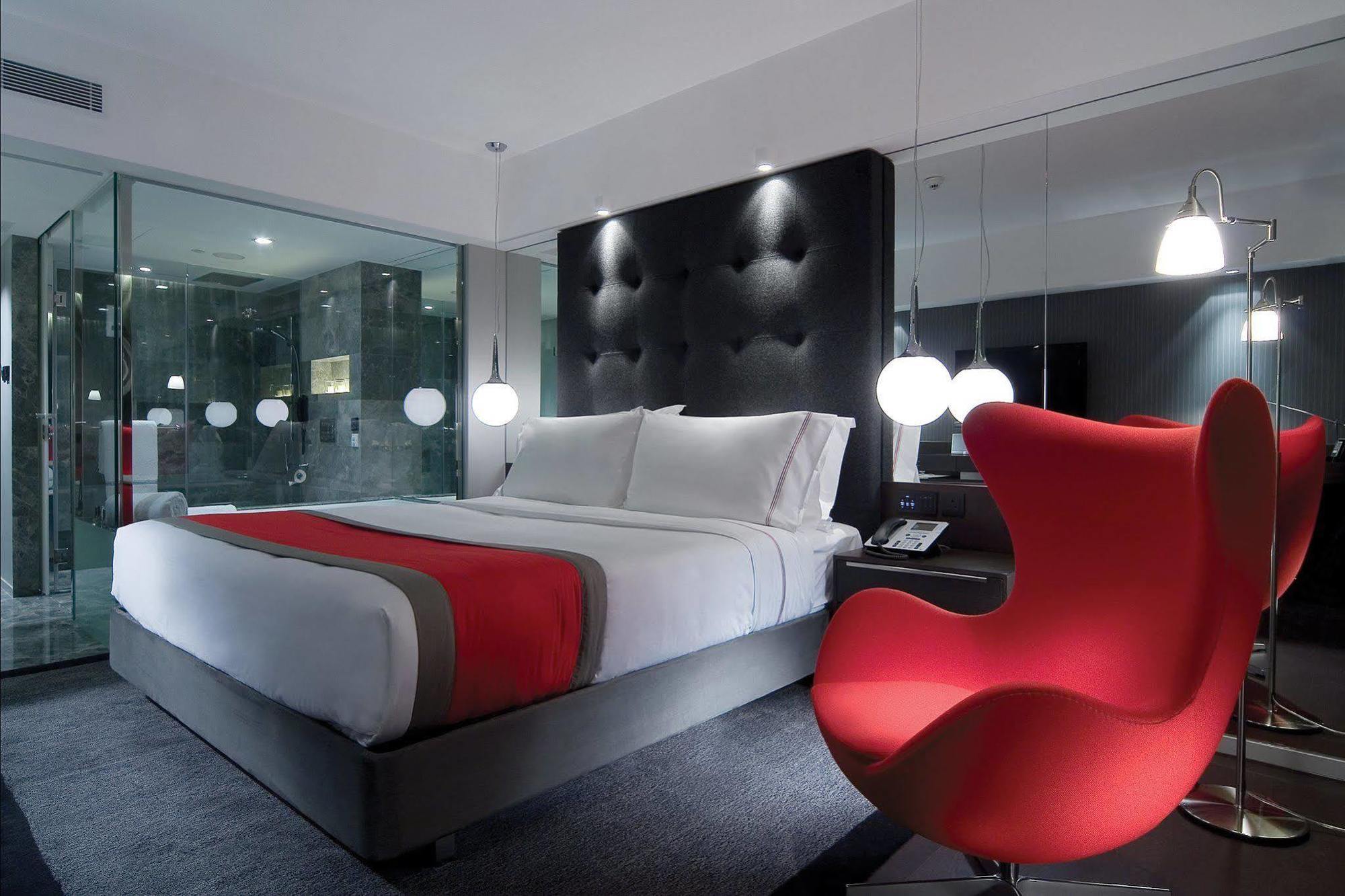 Отель The Mira Гонконг Номер фото A room at the hotel